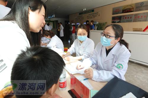 河南省儿童医院专家团到漯河市二院开展大型义